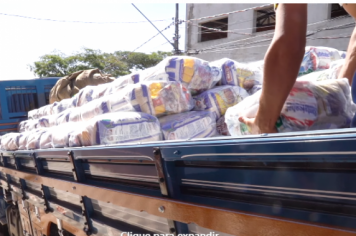  Recebimento de 520 cestas básicas enviadas pelo Fundo Social do Estado de São Paulo na tarde desta sexta-feira(23).